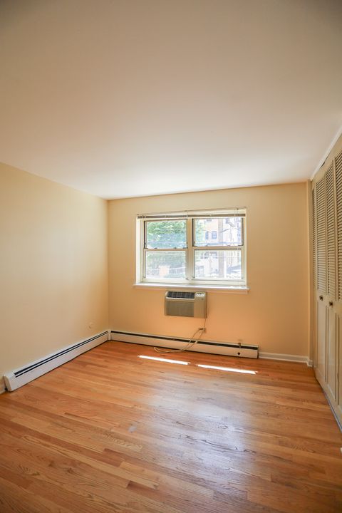 Tiny photo for 521 W Briar Place #201, Chicago, IL 60657 (MLS # 12508345)