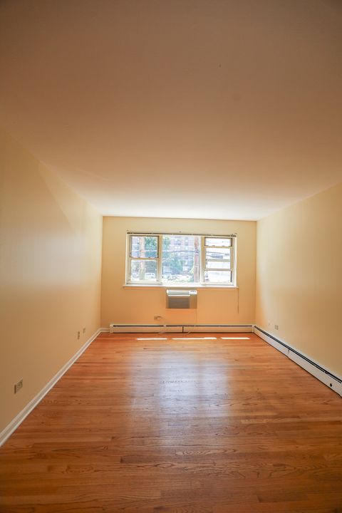Tiny photo for 521 W Briar Place #201, Chicago, IL 60657 (MLS # 12508345)
