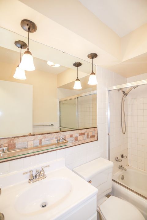 Tiny photo for 521 W Briar Place #201, Chicago, IL 60657 (MLS # 12508345)