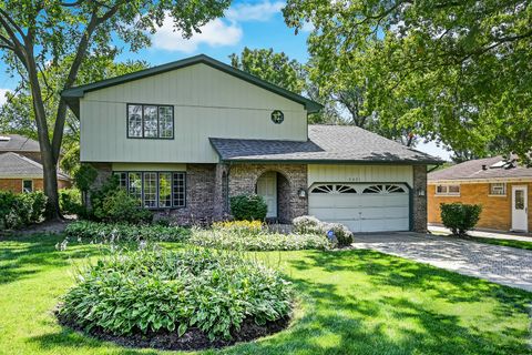 Tiny photo for 5631 S Elm Street, Hinsdale, IL 60521 (MLS # 12688728)