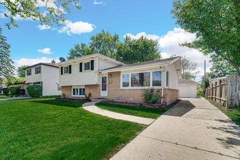 Tiny photo for 580 N 6TH Avenue, Des Plaines, IL 60016 (MLS # 12667703)