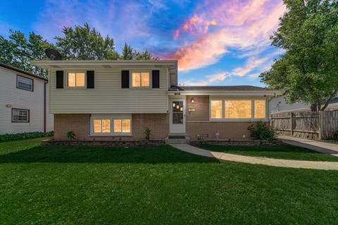 Tiny photo for 580 N 6TH Avenue, Des Plaines, IL 60016 (MLS # 12667703)