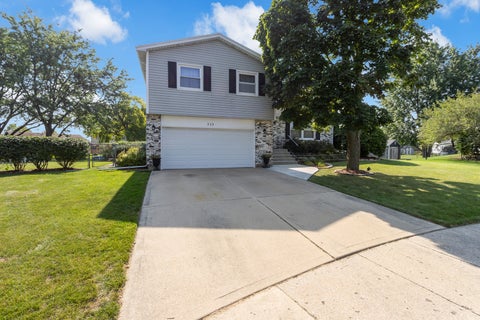 Photo of 511 Heather Lane, Carol Stream, IL 60188 (MLS # 12716186)