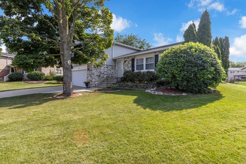 Tiny photo for 511 Heather Lane, Carol Stream, IL 60188 (MLS # 12716186)
