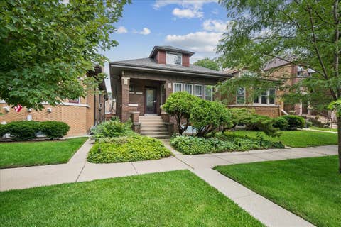 Photo of 5725 N SACRAMENTO Avenue, Chicago, IL 60659 (MLS # 12722642)