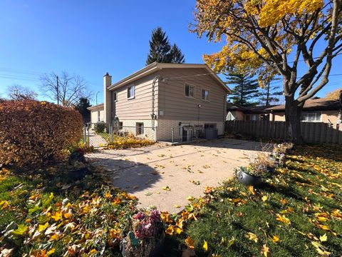 Tiny photo for 1042 W Central Road, Mount Prospect, IL 60056 (MLS # 12515216)
