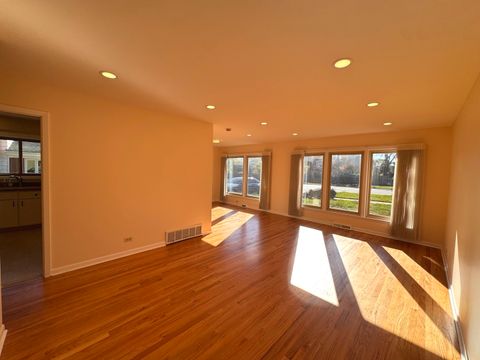 Tiny photo for 1042 W Central Road, Mount Prospect, IL 60056 (MLS # 12515216)