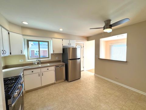 Tiny photo for 1042 W Central Road, Mount Prospect, IL 60056 (MLS # 12515216)