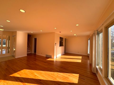 Tiny photo for 1042 W Central Road, Mount Prospect, IL 60056 (MLS # 12515216)