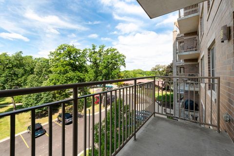 Tiny photo for 125 Lakeview Drive #406, Bloomingdale, IL 60108 (MLS # 12479585)