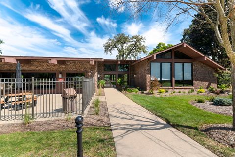 Tiny photo for 125 Lakeview Drive #406, Bloomingdale, IL 60108 (MLS # 12479585)