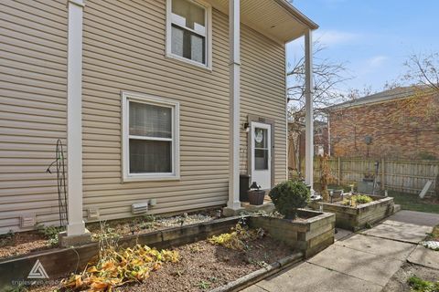 Tiny photo for 551 Sidney Avenue #B, Glendale Heights, IL 60139 (MLS # 12514812)