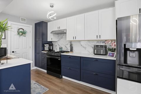 Tiny photo for 551 Sidney Avenue #B, Glendale Heights, IL 60139 (MLS # 12514812)