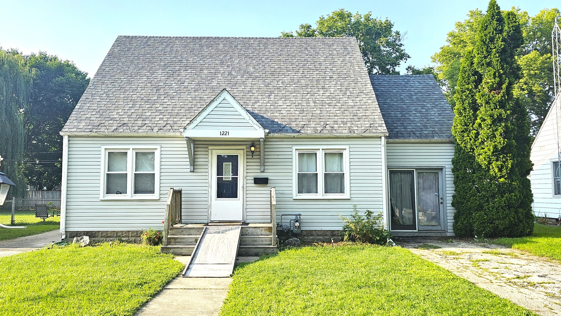 1221 Richmond Street