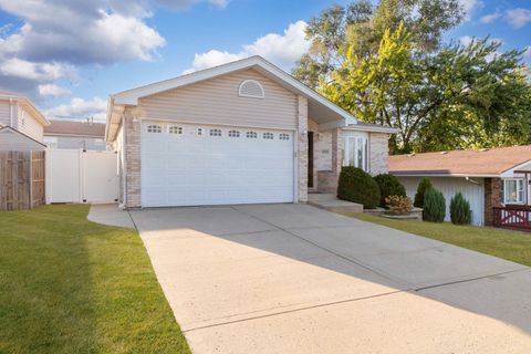 Tiny photo for 8518 S 79th Court, Justice, IL 60458 (MLS # 12477372)