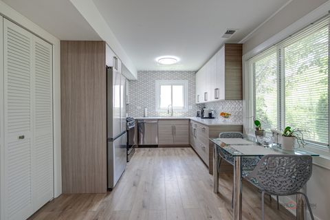 Tiny photo for 5190 Chambers Drive, Hoffman Estates, IL 60010 (MLS # 12508948)