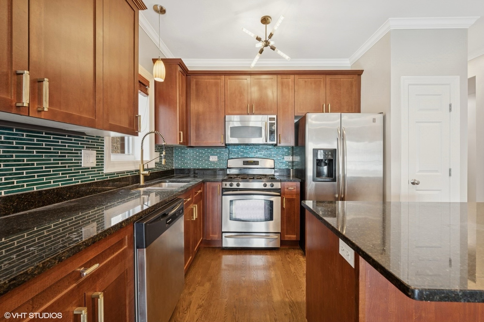 2461 W Foster Avenue 2E