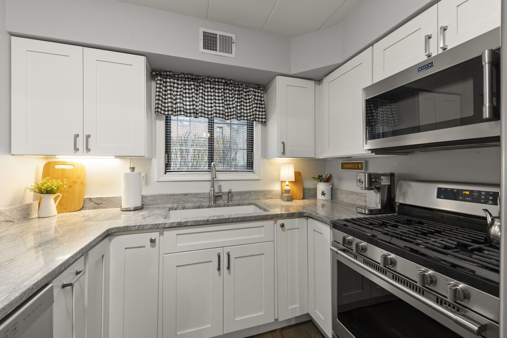 404 Melrose Avenue 103