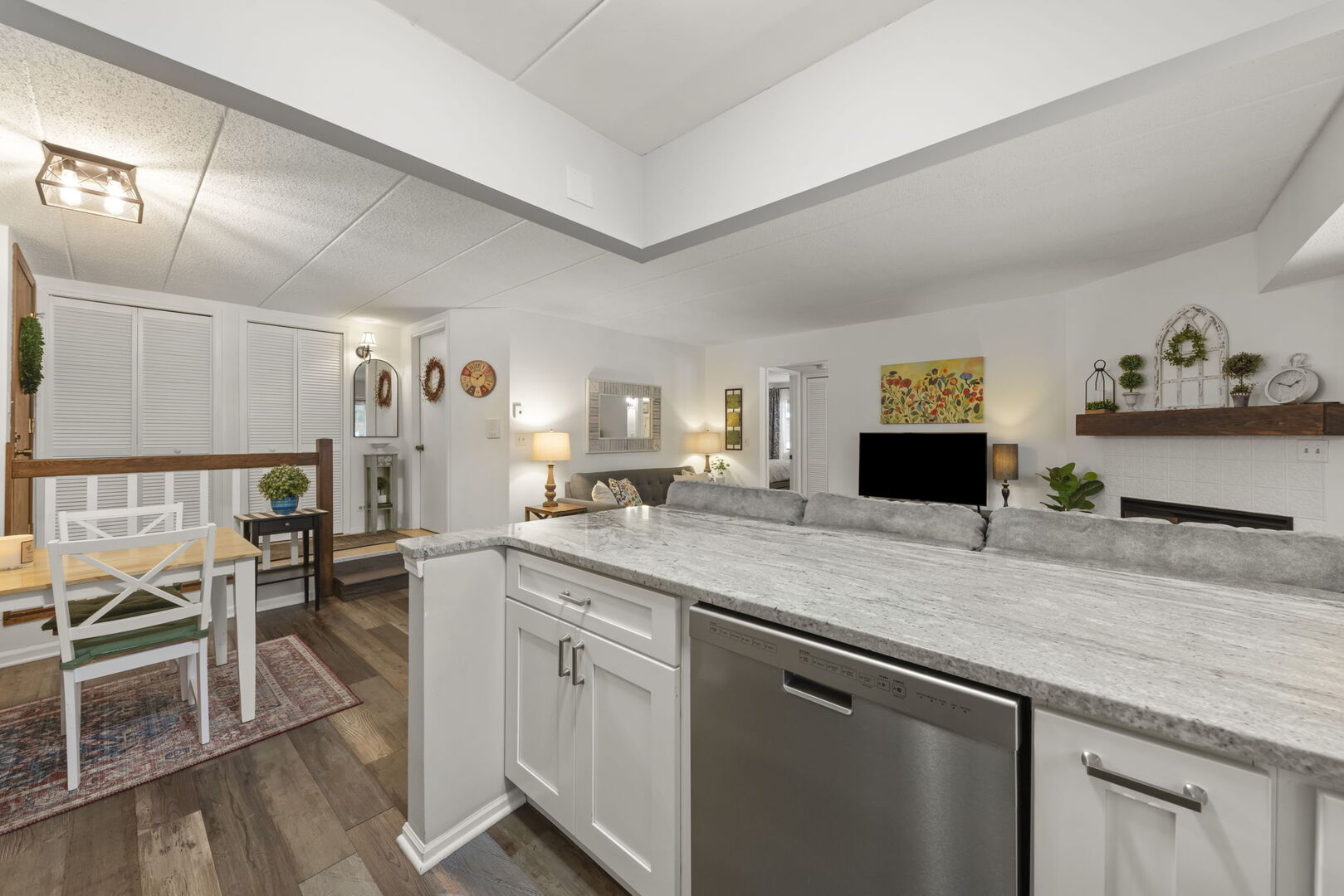 404 Melrose Avenue 103