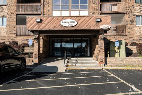 Tiny photo for 10420 Circle Drive #47B, Oak Lawn, IL 60453 (MLS # 12513925)