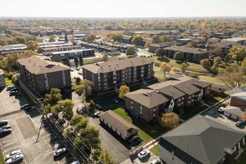 Tiny photo for 10420 Circle Drive #47B, Oak Lawn, IL 60453 (MLS # 12513925)