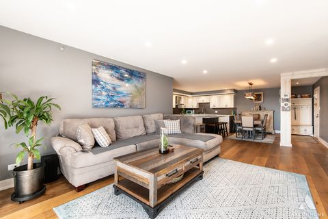 Tiny photo for 10420 Circle Drive #47B, Oak Lawn, IL 60453 (MLS # 12513925)