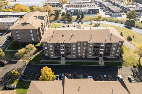 Tiny photo for 10420 Circle Drive #47B, Oak Lawn, IL 60453 (MLS # 12513925)