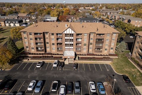Photo of 10420 Circle Drive #47B, Oak Lawn, IL 60453 (MLS # 12513925)