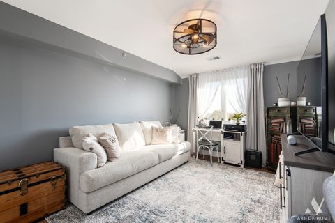 Tiny photo for 10420 Circle Drive #47B, Oak Lawn, IL 60453 (MLS # 12513925)