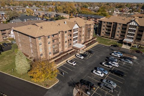 Tiny photo for 10420 Circle Drive #47B, Oak Lawn, IL 60453 (MLS # 12513925)