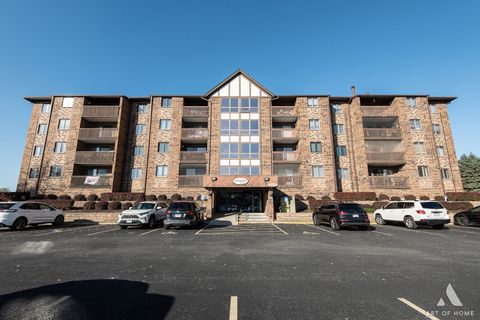Tiny photo for 10420 Circle Drive #47B, Oak Lawn, IL 60453 (MLS # 12513925)