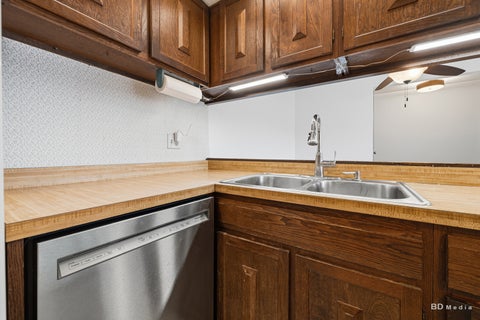 Tiny photo for 13628 Royal Court #810, Crestwood, IL 60418 (MLS # 12777895)