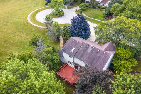 Tiny photo for 1708 Park Crest Court, Libertyville, IL 60048 (MLS # 12453281)