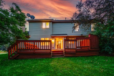 Tiny photo for 1708 Park Crest Court, Libertyville, IL 60048 (MLS # 12453281)