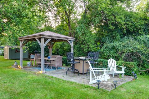 Tiny photo for 1708 Park Crest Court, Libertyville, IL 60048 (MLS # 12453281)
