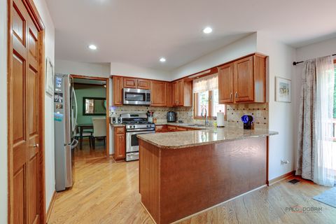 Tiny photo for 1708 Park Crest Court, Libertyville, IL 60048 (MLS # 12453281)