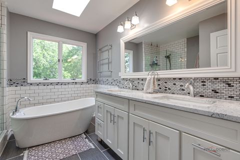 Tiny photo for 1708 Park Crest Court, Libertyville, IL 60048 (MLS # 12453281)