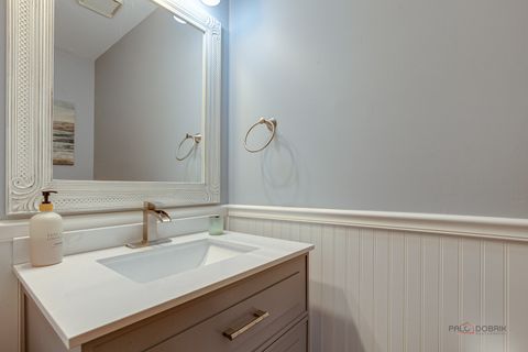 Tiny photo for 1708 Park Crest Court, Libertyville, IL 60048 (MLS # 12453281)