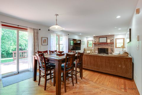 Tiny photo for 1708 Park Crest Court, Libertyville, IL 60048 (MLS # 12453281)