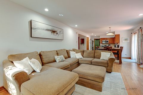 Tiny photo for 1708 Park Crest Court, Libertyville, IL 60048 (MLS # 12453281)