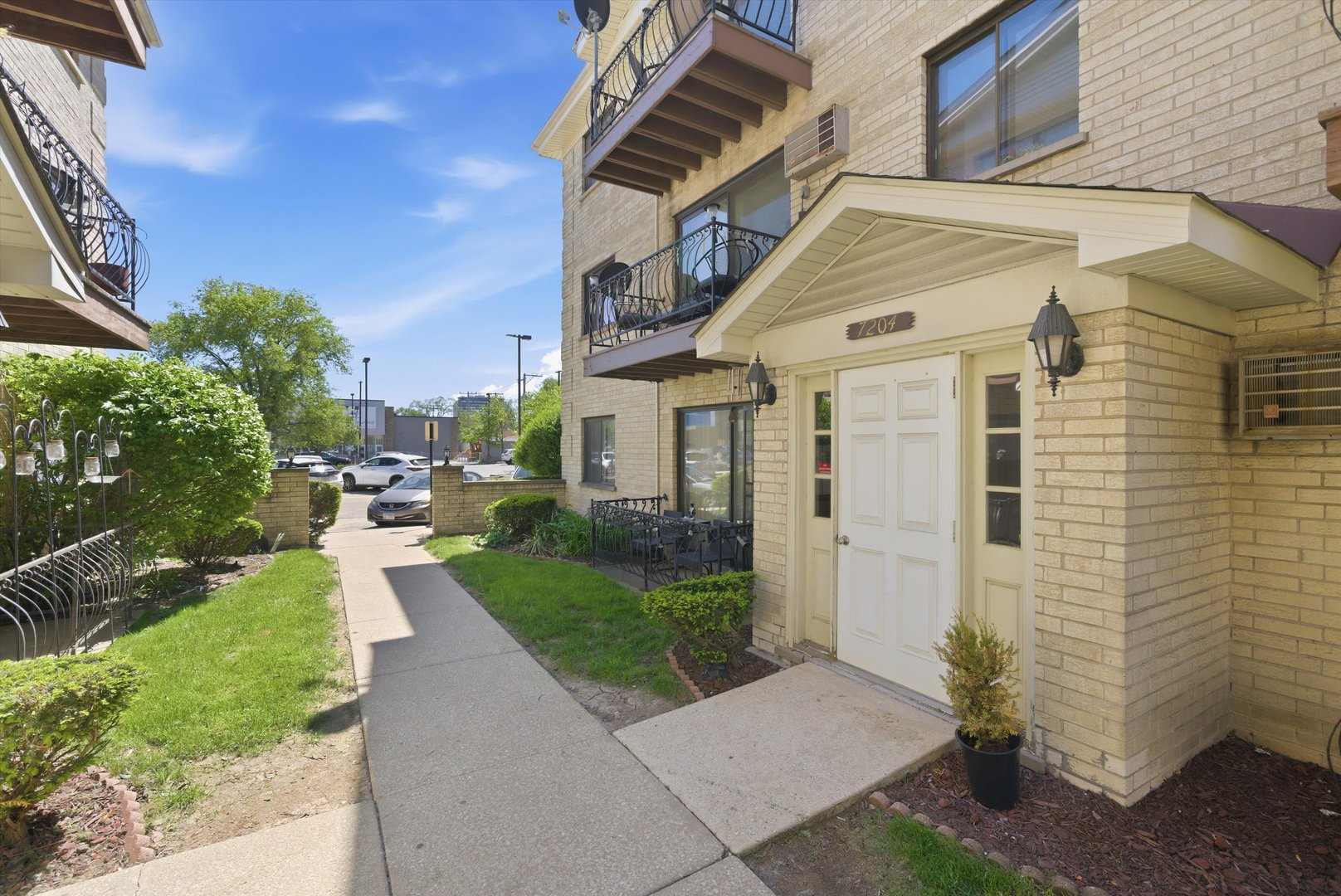 7204 W Cortland Street 205