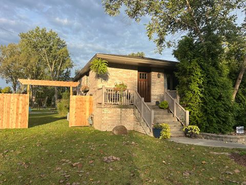 Photo of 14224 Springfield Avenue, Crestwood, IL 60418 (MLS # 12492571) Photo of 14224 Springfield Avenue, Crestwood, IL 60418 (MLS # 12492571)