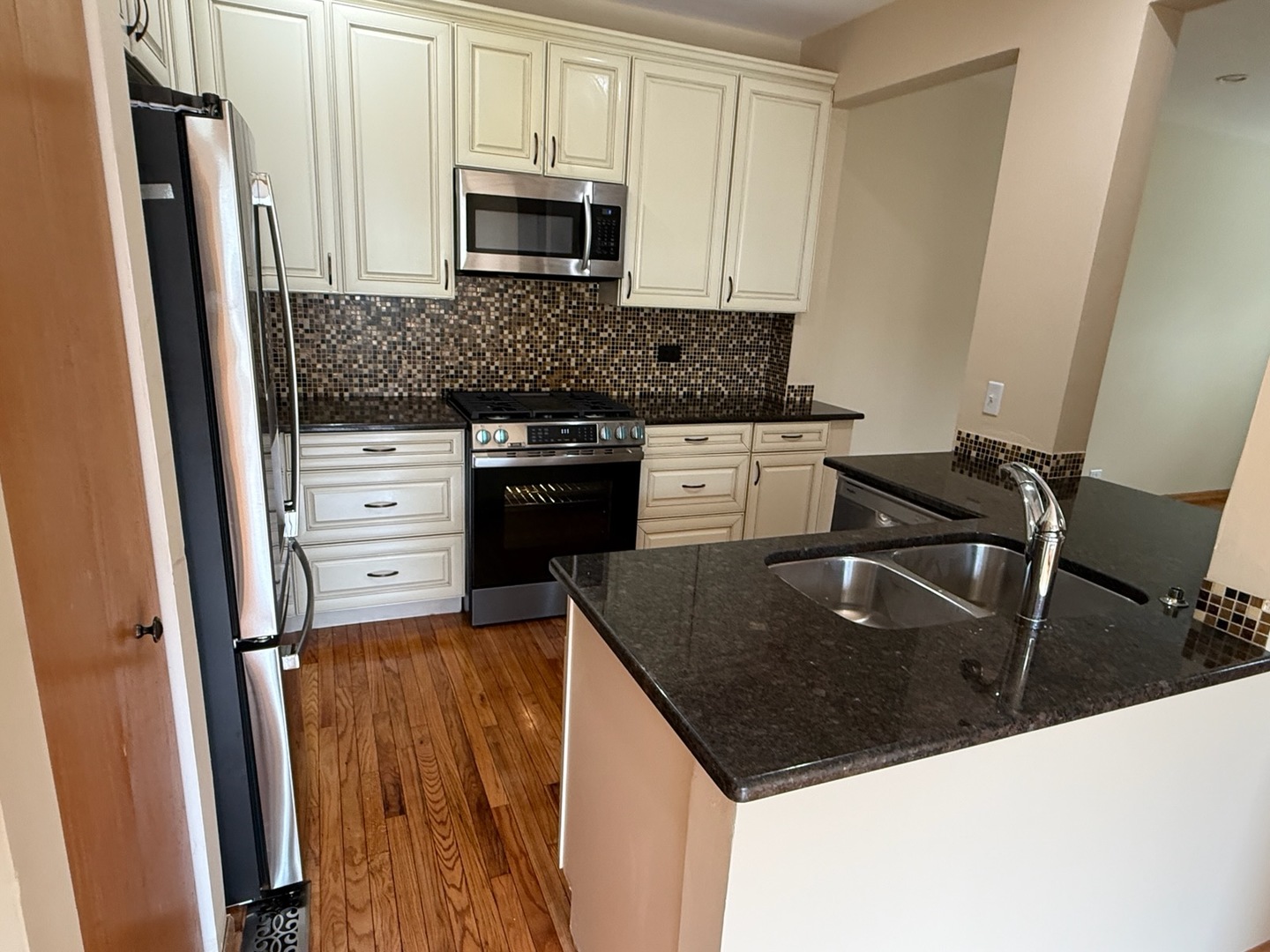 11S513 Rachael Court none