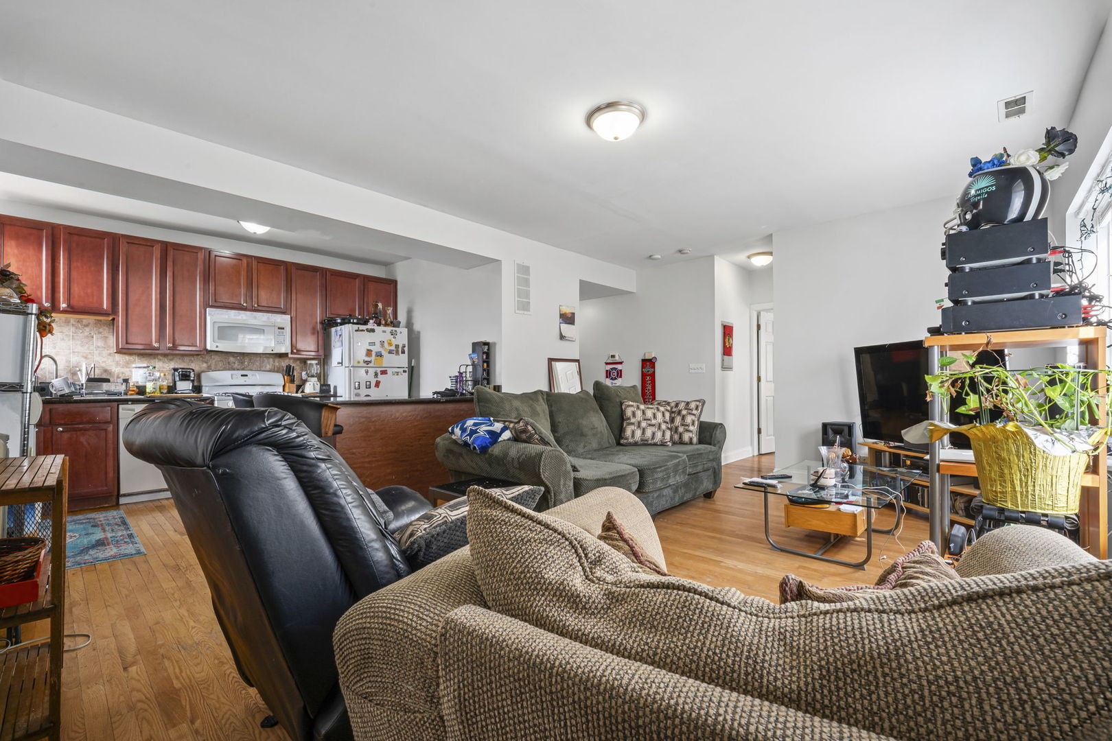 6319 N Sacramento Avenue 3E