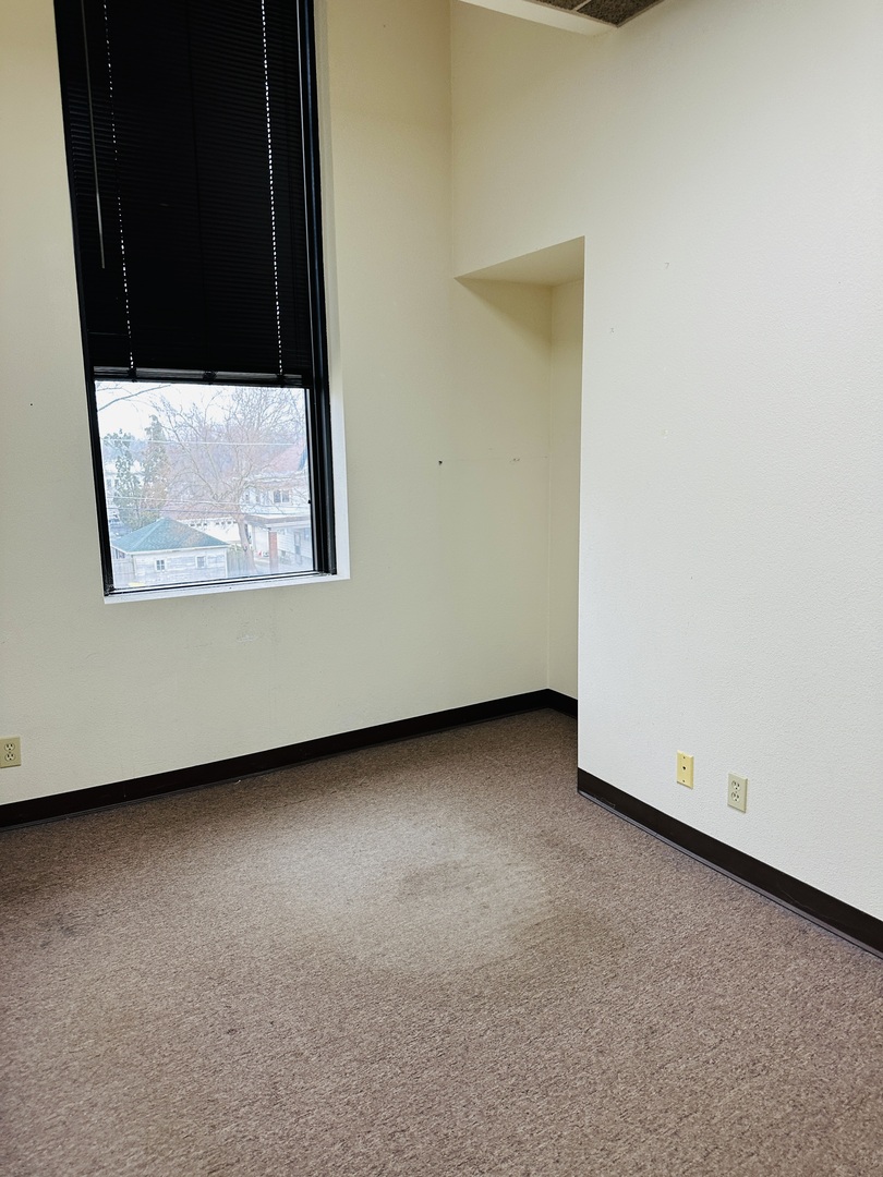 773 W Lincoln Boulevard 301