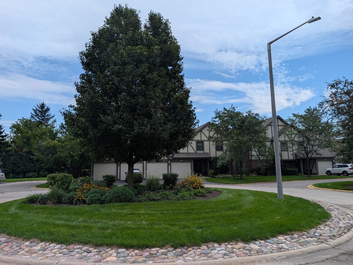 332 Essex Court 4