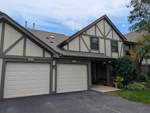 Photo of 332 Essex Court #4, Wood Dale, IL 60191 (MLS # 12740052)