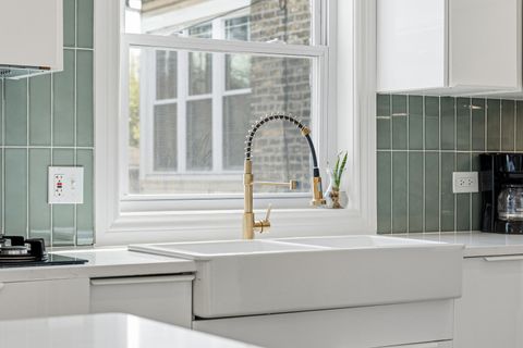 Tiny photo for 2913 N Kolmar Avenue, Chicago, IL 60641 (MLS # 12633755)