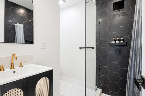 Tiny photo for 2913 N Kolmar Avenue, Chicago, IL 60641 (MLS # 12633755)