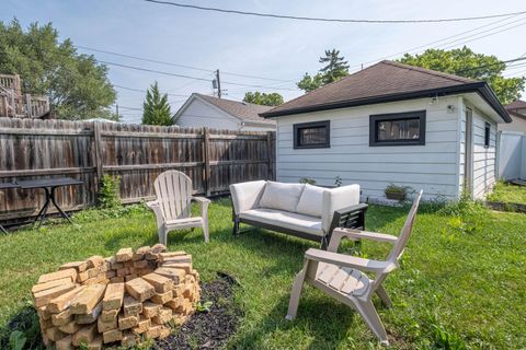 Tiny photo for 2913 N Kolmar Avenue, Chicago, IL 60641 (MLS # 12633755)